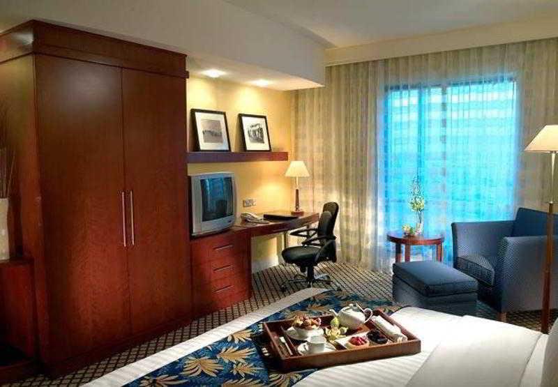 Millennium Lakeview Hotel Formerly Copthorne Lakeview Hotel Dubai Exterior photo