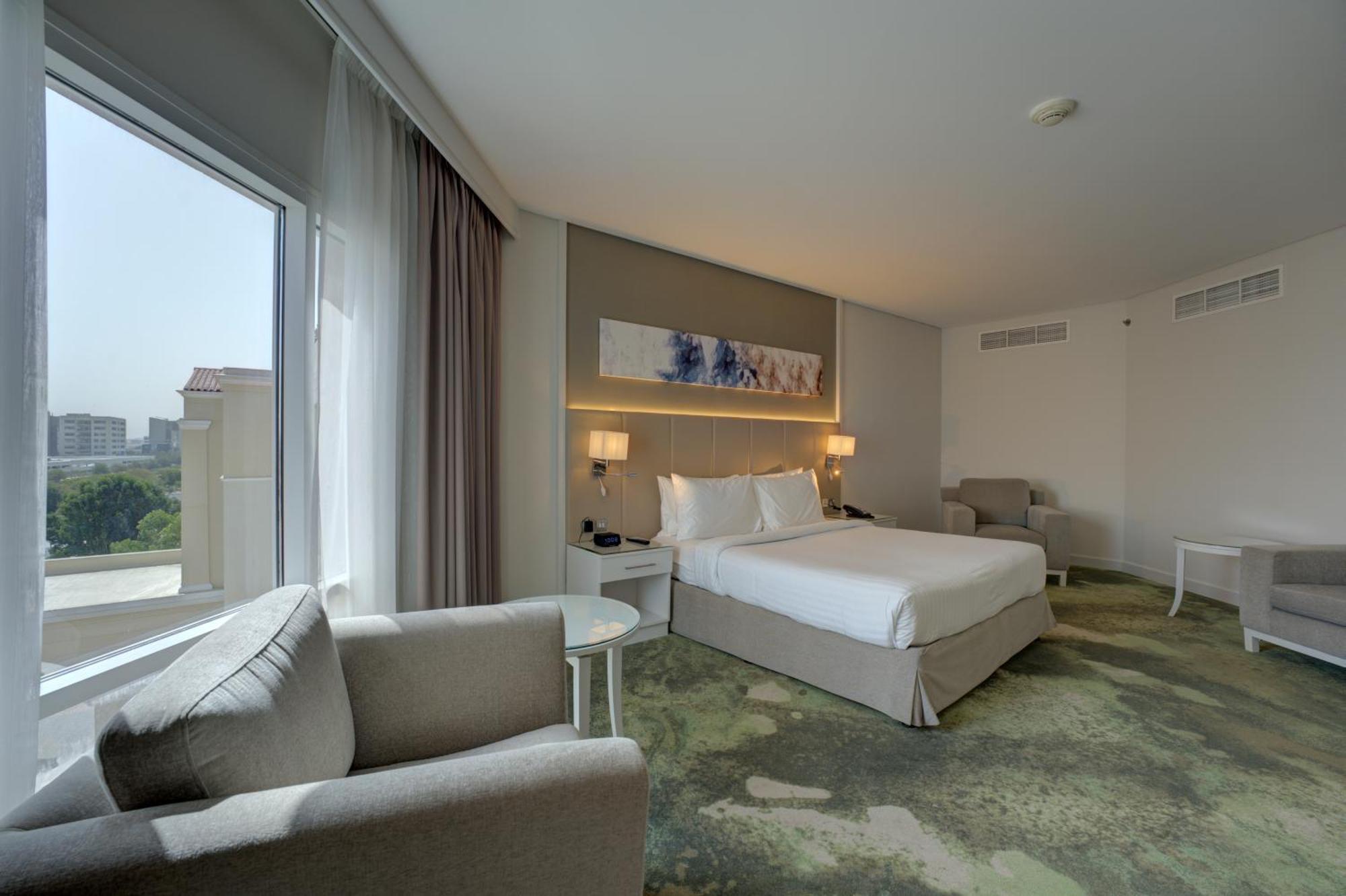 Millennium Lakeview Hotel Formerly Copthorne Lakeview Hotel Dubai Exterior photo